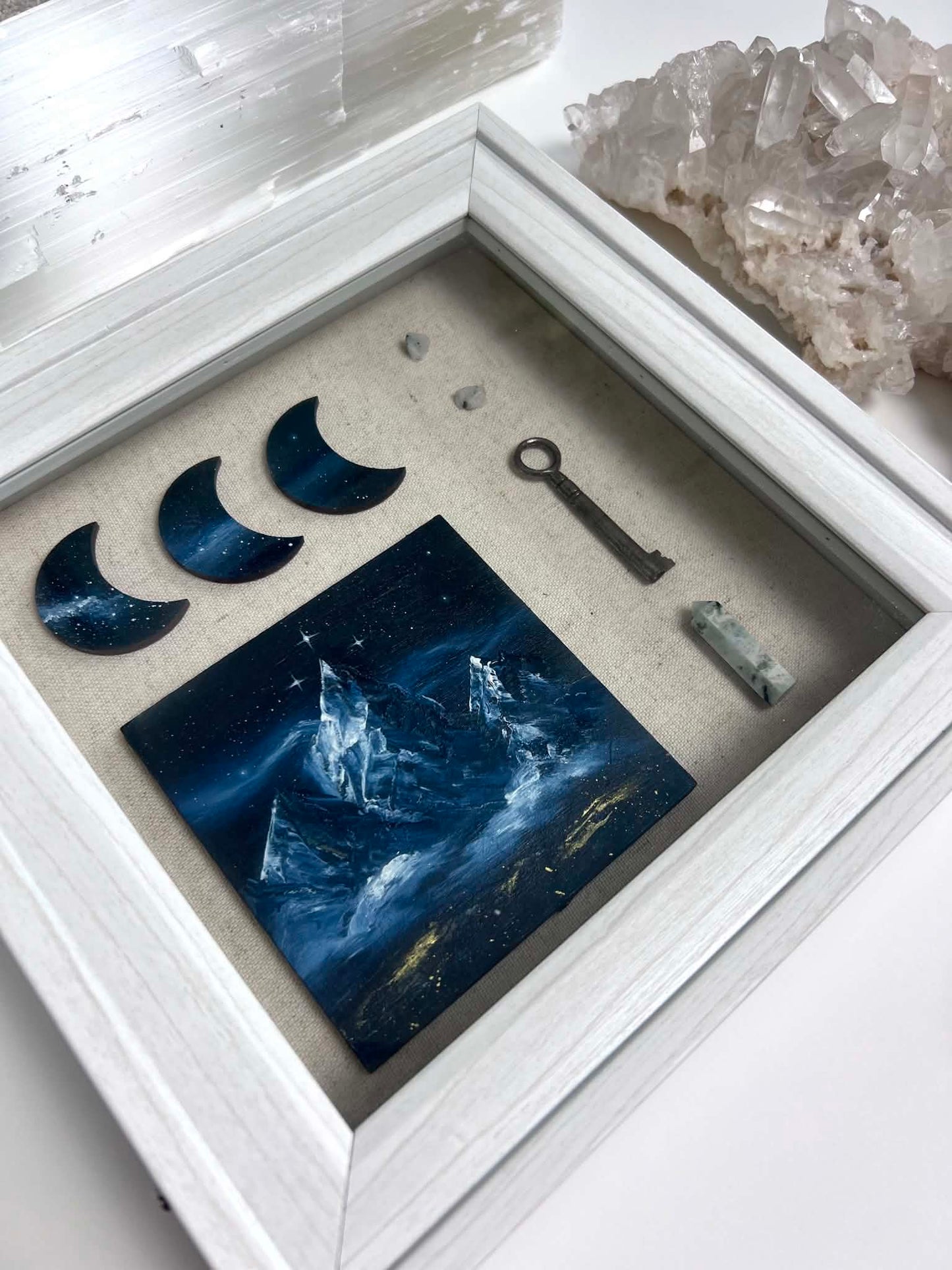 Velaris Frame of Curiosities No 2