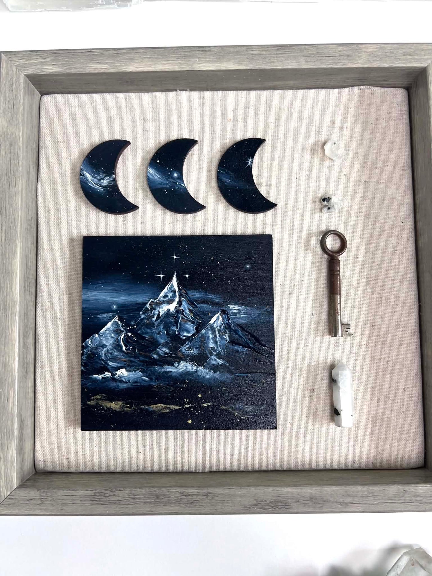 Velaris Frame of Curiosities No 1