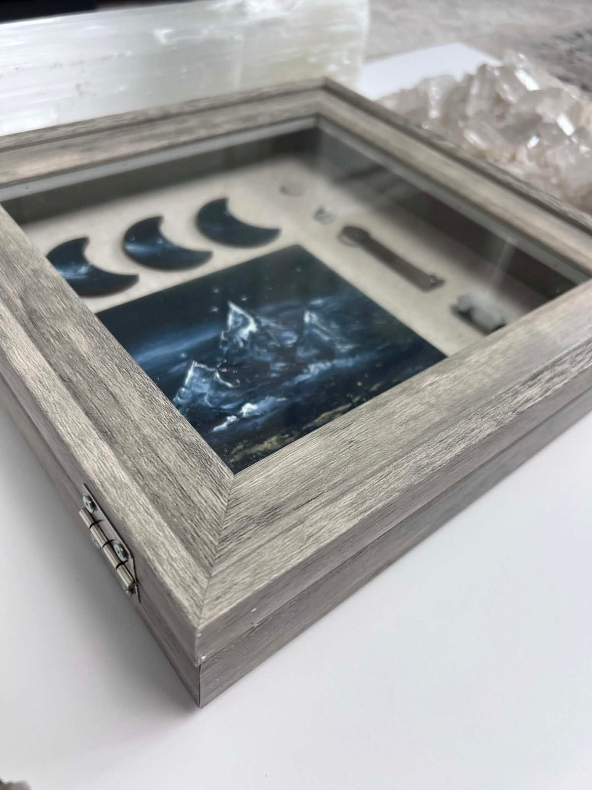 Velaris Frame of Curiosities No 1